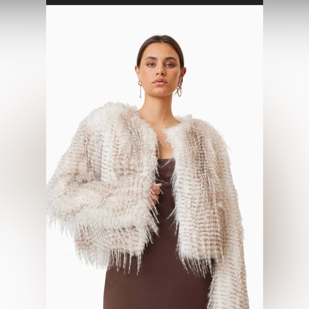 NWT Elliatt Cream and grey faux fur Tansy jacket STUNNING size Medium